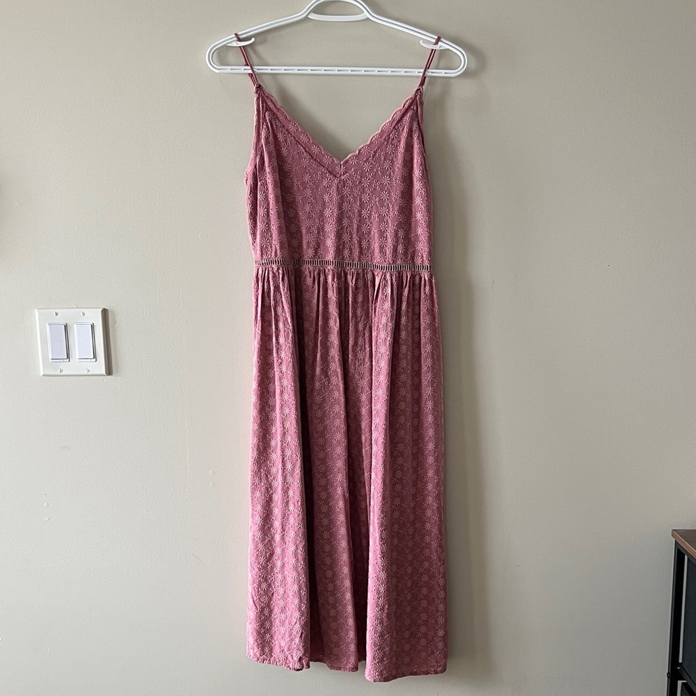 H&M Embroidered Eyelet Lace Midi Dress in Dusty Rose